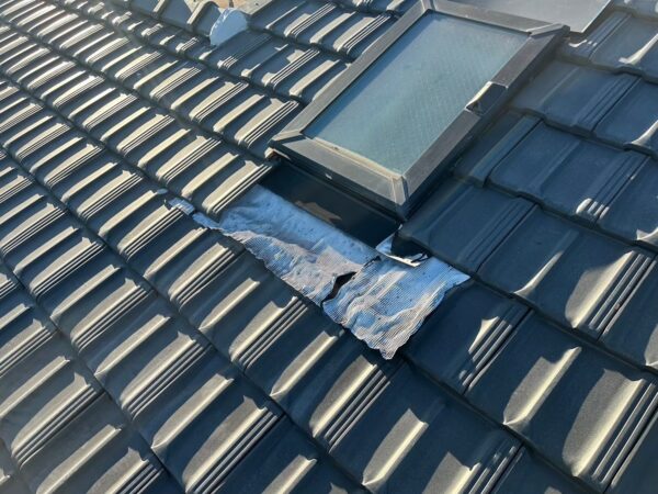 春日井市にて雨漏り修理〈天窓からの雨漏り・外壁塗装・屋根修理〉の施工前写真